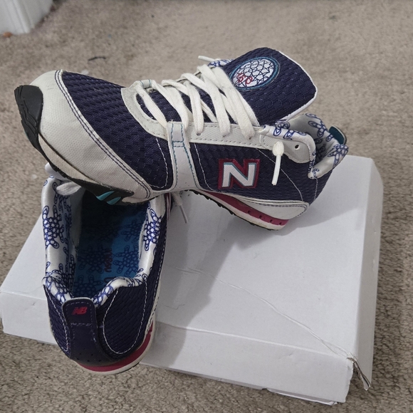 Sneakers - Picture 4 of 6